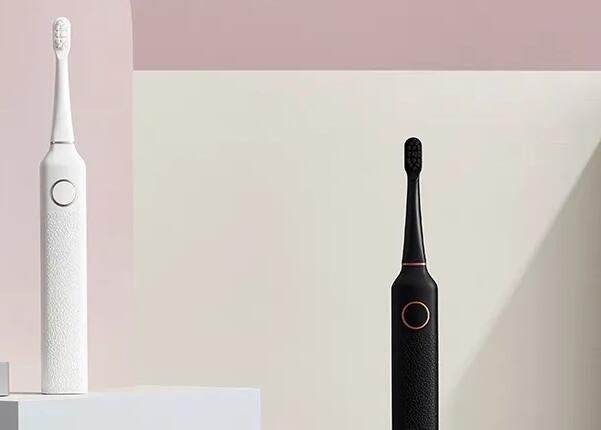 電動牙刷需要手動來回刷嗎？正確使用電動牙刷的方法詳解