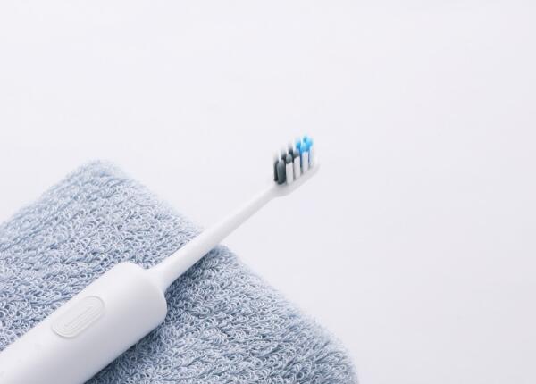 電動牙刷聲波式與旋轉(zhuǎn)式哪個好？牙齒易敏感人群就選這款