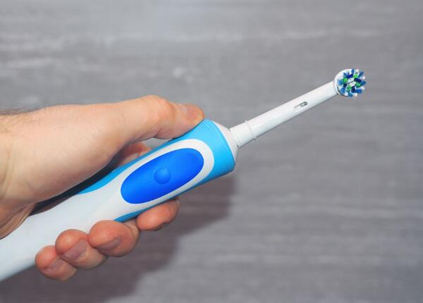 電動(dòng)牙刷選購方法：優(yōu)質(zhì)電動(dòng)牙刷的三大挑選技巧，建議收藏