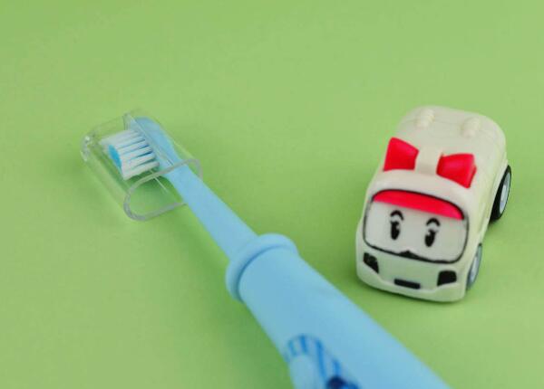 兒童用電動(dòng)牙刷和普通牙刷哪個(gè)好？選用兒童電動(dòng)牙刷的三大優(yōu)勢