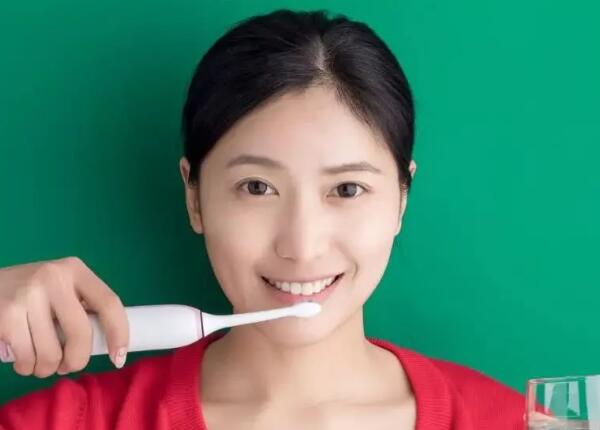 刷牙三連問(wèn)：刷牙要刷多久，為何刷牙總出血，要刷舌苔嗎？