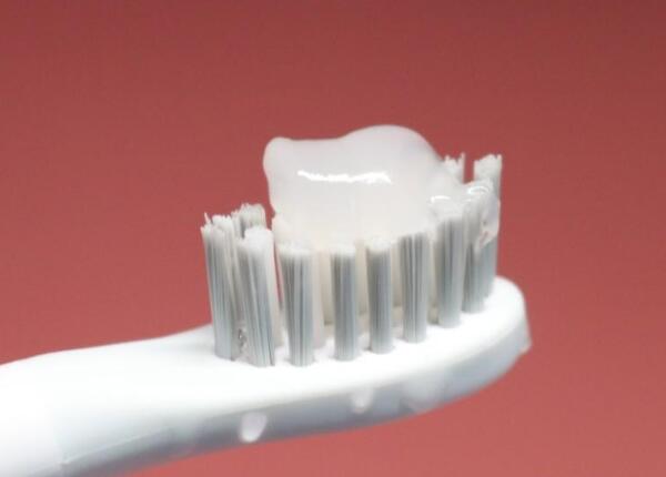 聲波款圓頭電動牙刷好用嗎？聲波牙刷圓頭扁頭清潔分析