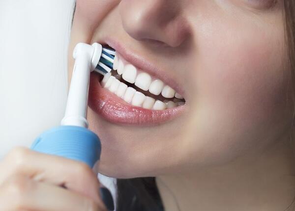 刷頭刷毛軟硬選擇：電動(dòng)牙刷刷毛軟好還是硬好？