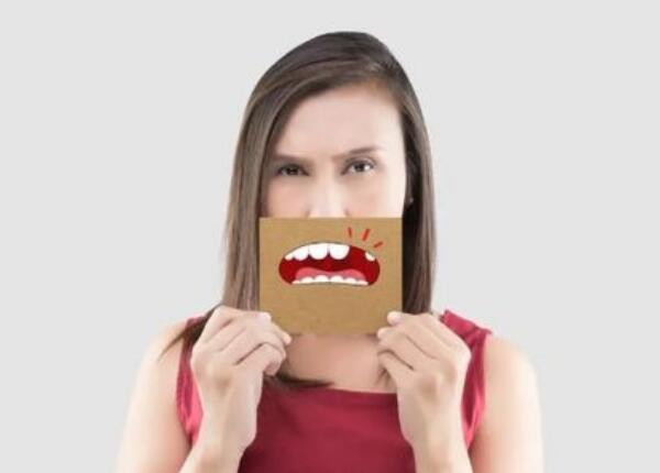 牙敏感用電動(dòng)還是手動(dòng)牙刷？牙齒敏感人群必看！