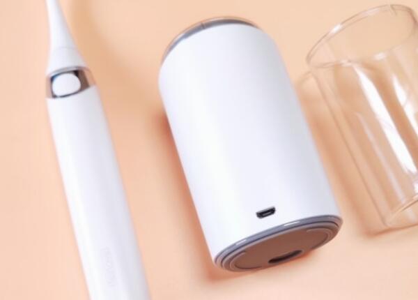 牙刷充電方式選擇：電動(dòng)牙刷是無線充電好還是有線好？